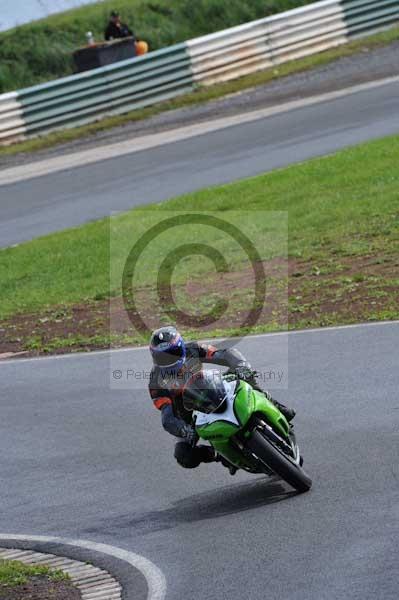 Mallory park Leicestershire;Mallory park photographs;Motorcycle action photographs;event digital images;eventdigitalimages;mallory park;no limits trackday;peter wileman photography;trackday;trackday digital images;trackday photos