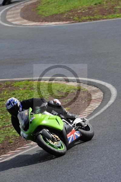Mallory park Leicestershire;Mallory park photographs;Motorcycle action photographs;event digital images;eventdigitalimages;mallory park;no limits trackday;peter wileman photography;trackday;trackday digital images;trackday photos