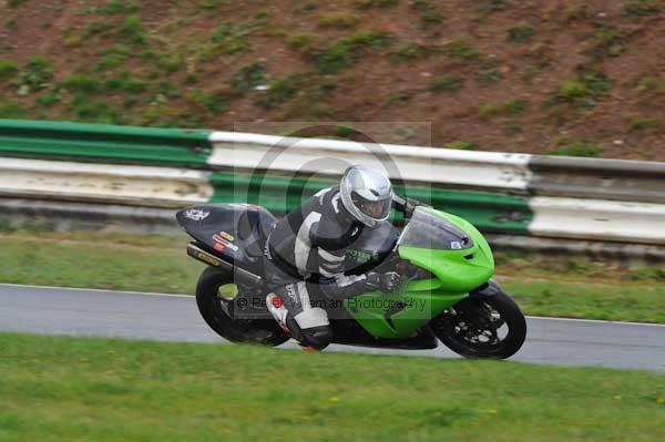 Mallory park Leicestershire;Mallory park photographs;Motorcycle action photographs;event digital images;eventdigitalimages;mallory park;no limits trackday;peter wileman photography;trackday;trackday digital images;trackday photos