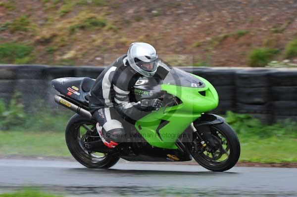 Mallory park Leicestershire;Mallory park photographs;Motorcycle action photographs;event digital images;eventdigitalimages;mallory park;no limits trackday;peter wileman photography;trackday;trackday digital images;trackday photos
