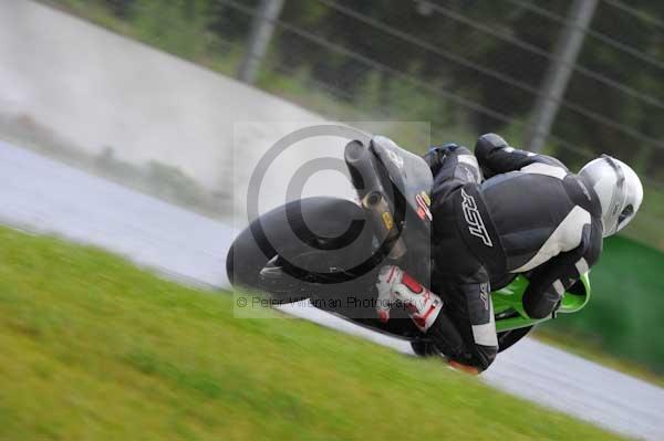 Mallory park Leicestershire;Mallory park photographs;Motorcycle action photographs;event digital images;eventdigitalimages;mallory park;no limits trackday;peter wileman photography;trackday;trackday digital images;trackday photos