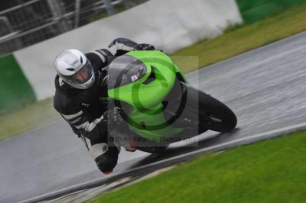 Mallory park Leicestershire;Mallory park photographs;Motorcycle action photographs;event digital images;eventdigitalimages;mallory park;no limits trackday;peter wileman photography;trackday;trackday digital images;trackday photos