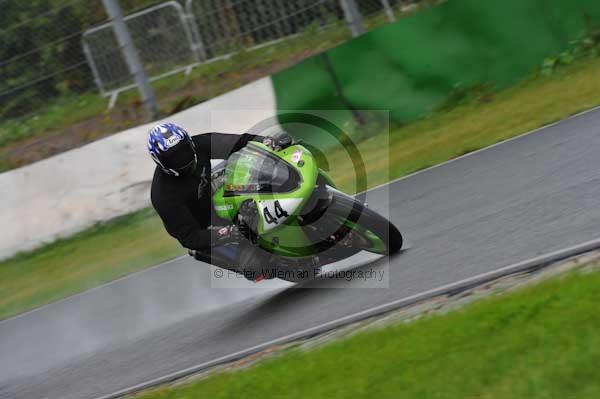 Mallory park Leicestershire;Mallory park photographs;Motorcycle action photographs;event digital images;eventdigitalimages;mallory park;no limits trackday;peter wileman photography;trackday;trackday digital images;trackday photos