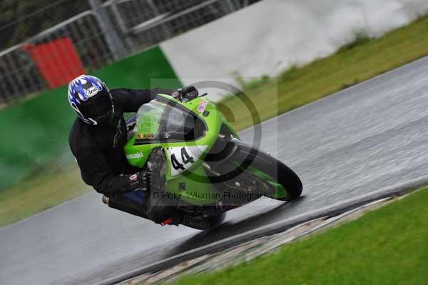 Mallory park Leicestershire;Mallory park photographs;Motorcycle action photographs;event digital images;eventdigitalimages;mallory park;no limits trackday;peter wileman photography;trackday;trackday digital images;trackday photos
