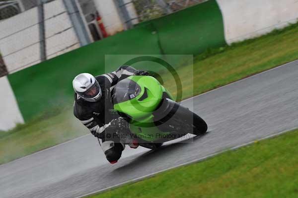 Mallory park Leicestershire;Mallory park photographs;Motorcycle action photographs;event digital images;eventdigitalimages;mallory park;no limits trackday;peter wileman photography;trackday;trackday digital images;trackday photos