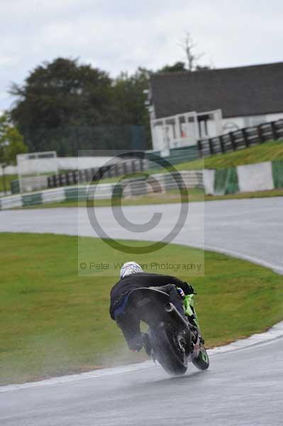 Mallory park Leicestershire;Mallory park photographs;Motorcycle action photographs;event digital images;eventdigitalimages;mallory park;no limits trackday;peter wileman photography;trackday;trackday digital images;trackday photos