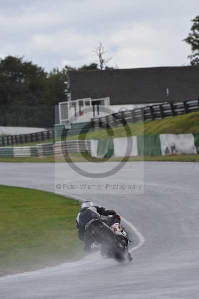 Mallory park Leicestershire;Mallory park photographs;Motorcycle action photographs;event digital images;eventdigitalimages;mallory park;no limits trackday;peter wileman photography;trackday;trackday digital images;trackday photos