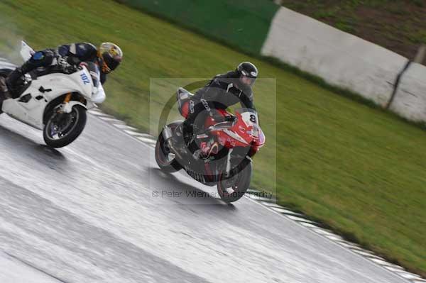 Mallory park Leicestershire;Mallory park photographs;Motorcycle action photographs;event digital images;eventdigitalimages;mallory park;no limits trackday;peter wileman photography;trackday;trackday digital images;trackday photos