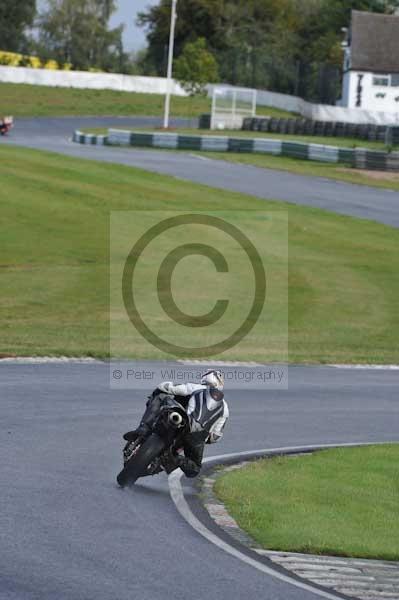Mallory park Leicestershire;Mallory park photographs;Motorcycle action photographs;event digital images;eventdigitalimages;mallory park;no limits trackday;peter wileman photography;trackday;trackday digital images;trackday photos