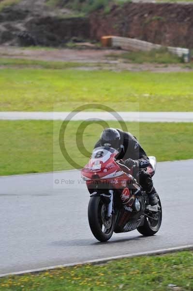 Mallory park Leicestershire;Mallory park photographs;Motorcycle action photographs;event digital images;eventdigitalimages;mallory park;no limits trackday;peter wileman photography;trackday;trackday digital images;trackday photos