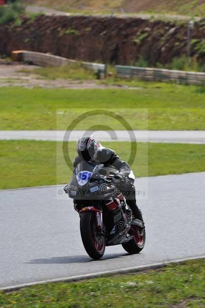 Mallory park Leicestershire;Mallory park photographs;Motorcycle action photographs;event digital images;eventdigitalimages;mallory park;no limits trackday;peter wileman photography;trackday;trackday digital images;trackday photos