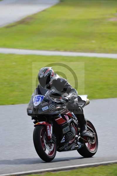 Mallory park Leicestershire;Mallory park photographs;Motorcycle action photographs;event digital images;eventdigitalimages;mallory park;no limits trackday;peter wileman photography;trackday;trackday digital images;trackday photos
