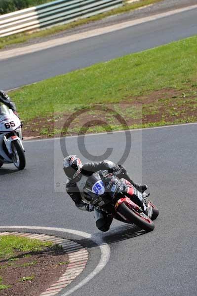 Mallory park Leicestershire;Mallory park photographs;Motorcycle action photographs;event digital images;eventdigitalimages;mallory park;no limits trackday;peter wileman photography;trackday;trackday digital images;trackday photos