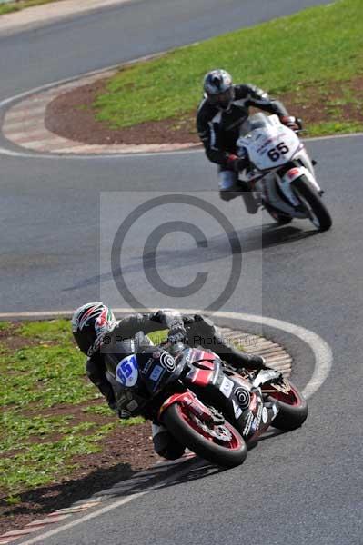 Mallory park Leicestershire;Mallory park photographs;Motorcycle action photographs;event digital images;eventdigitalimages;mallory park;no limits trackday;peter wileman photography;trackday;trackday digital images;trackday photos