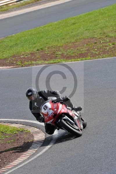 Mallory park Leicestershire;Mallory park photographs;Motorcycle action photographs;event digital images;eventdigitalimages;mallory park;no limits trackday;peter wileman photography;trackday;trackday digital images;trackday photos