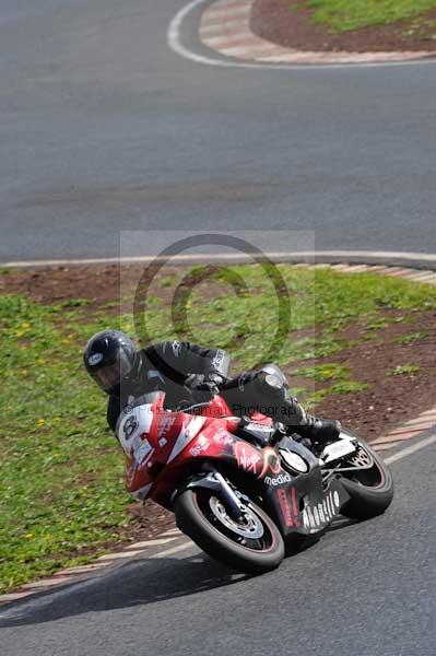 Mallory park Leicestershire;Mallory park photographs;Motorcycle action photographs;event digital images;eventdigitalimages;mallory park;no limits trackday;peter wileman photography;trackday;trackday digital images;trackday photos