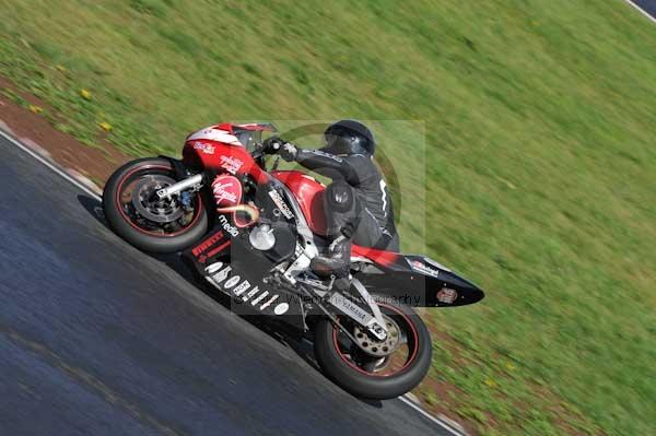 Mallory park Leicestershire;Mallory park photographs;Motorcycle action photographs;event digital images;eventdigitalimages;mallory park;no limits trackday;peter wileman photography;trackday;trackday digital images;trackday photos