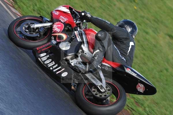 Mallory park Leicestershire;Mallory park photographs;Motorcycle action photographs;event digital images;eventdigitalimages;mallory park;no limits trackday;peter wileman photography;trackday;trackday digital images;trackday photos