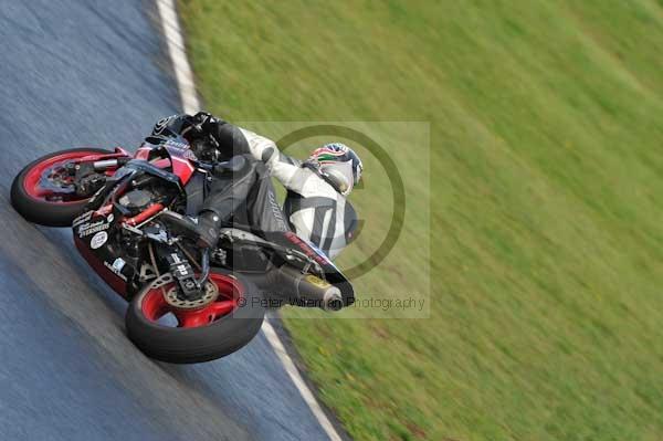 Mallory park Leicestershire;Mallory park photographs;Motorcycle action photographs;event digital images;eventdigitalimages;mallory park;no limits trackday;peter wileman photography;trackday;trackday digital images;trackday photos