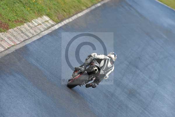 Mallory park Leicestershire;Mallory park photographs;Motorcycle action photographs;event digital images;eventdigitalimages;mallory park;no limits trackday;peter wileman photography;trackday;trackday digital images;trackday photos
