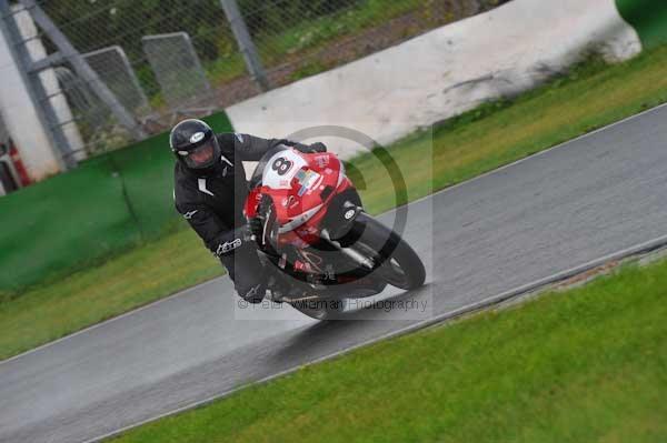 Mallory park Leicestershire;Mallory park photographs;Motorcycle action photographs;event digital images;eventdigitalimages;mallory park;no limits trackday;peter wileman photography;trackday;trackday digital images;trackday photos
