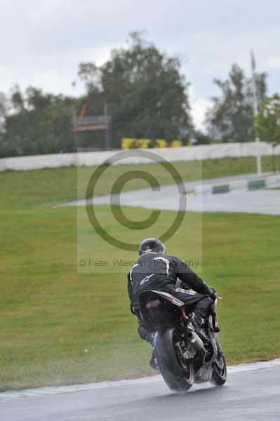 Mallory park Leicestershire;Mallory park photographs;Motorcycle action photographs;event digital images;eventdigitalimages;mallory park;no limits trackday;peter wileman photography;trackday;trackday digital images;trackday photos