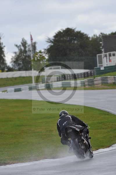 Mallory park Leicestershire;Mallory park photographs;Motorcycle action photographs;event digital images;eventdigitalimages;mallory park;no limits trackday;peter wileman photography;trackday;trackday digital images;trackday photos