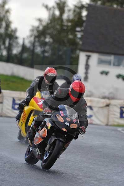 Mallory park Leicestershire;Mallory park photographs;Motorcycle action photographs;event digital images;eventdigitalimages;mallory park;no limits trackday;peter wileman photography;trackday;trackday digital images;trackday photos