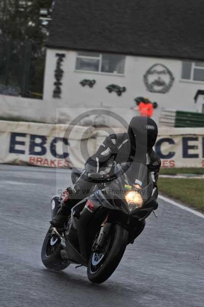 Mallory park Leicestershire;Mallory park photographs;Motorcycle action photographs;event digital images;eventdigitalimages;mallory park;no limits trackday;peter wileman photography;trackday;trackday digital images;trackday photos