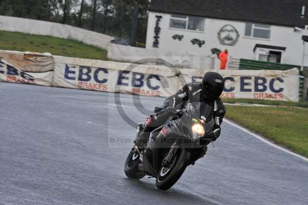 Mallory park Leicestershire;Mallory park photographs;Motorcycle action photographs;event digital images;eventdigitalimages;mallory park;no limits trackday;peter wileman photography;trackday;trackday digital images;trackday photos