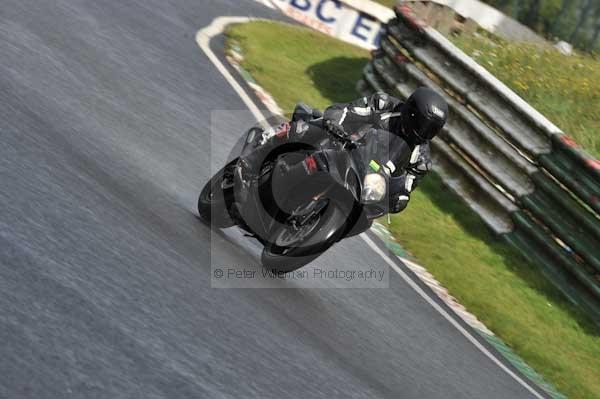 Mallory park Leicestershire;Mallory park photographs;Motorcycle action photographs;event digital images;eventdigitalimages;mallory park;no limits trackday;peter wileman photography;trackday;trackday digital images;trackday photos
