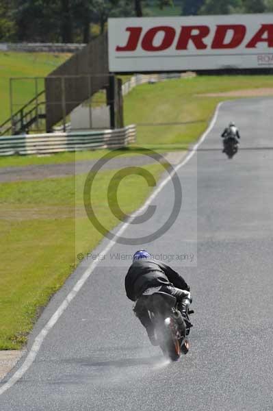 Mallory park Leicestershire;Mallory park photographs;Motorcycle action photographs;event digital images;eventdigitalimages;mallory park;no limits trackday;peter wileman photography;trackday;trackday digital images;trackday photos