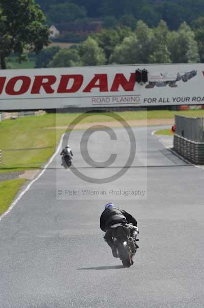 Mallory park Leicestershire;Mallory park photographs;Motorcycle action photographs;event digital images;eventdigitalimages;mallory park;no limits trackday;peter wileman photography;trackday;trackday digital images;trackday photos