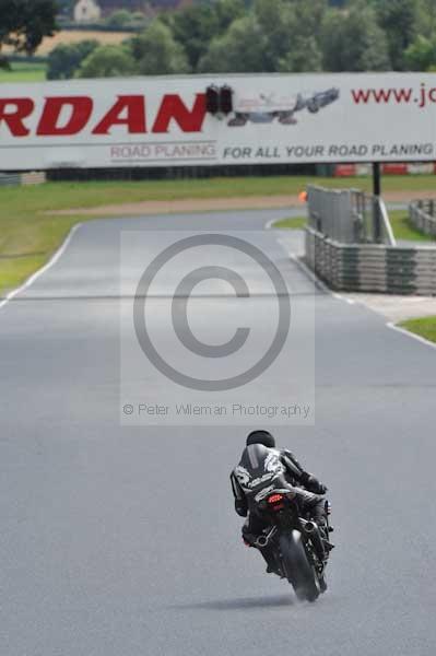 Mallory park Leicestershire;Mallory park photographs;Motorcycle action photographs;event digital images;eventdigitalimages;mallory park;no limits trackday;peter wileman photography;trackday;trackday digital images;trackday photos