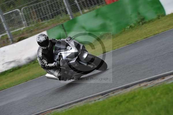 Mallory park Leicestershire;Mallory park photographs;Motorcycle action photographs;event digital images;eventdigitalimages;mallory park;no limits trackday;peter wileman photography;trackday;trackday digital images;trackday photos