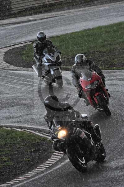 Mallory park Leicestershire;Mallory park photographs;Motorcycle action photographs;event digital images;eventdigitalimages;mallory park;no limits trackday;peter wileman photography;trackday;trackday digital images;trackday photos