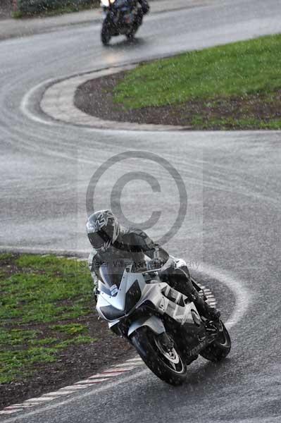 Mallory park Leicestershire;Mallory park photographs;Motorcycle action photographs;event digital images;eventdigitalimages;mallory park;no limits trackday;peter wileman photography;trackday;trackday digital images;trackday photos