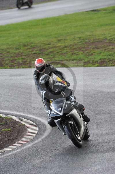 Mallory park Leicestershire;Mallory park photographs;Motorcycle action photographs;event digital images;eventdigitalimages;mallory park;no limits trackday;peter wileman photography;trackday;trackday digital images;trackday photos