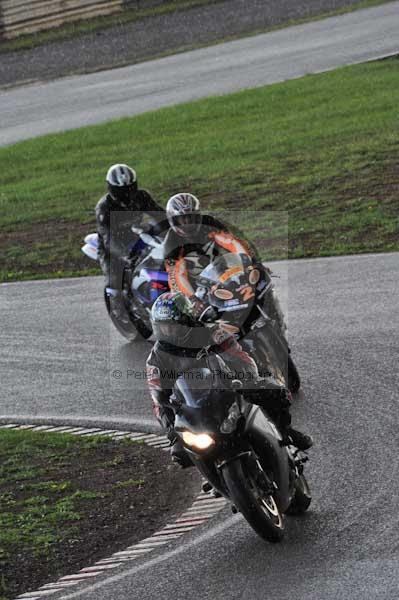 Mallory park Leicestershire;Mallory park photographs;Motorcycle action photographs;event digital images;eventdigitalimages;mallory park;no limits trackday;peter wileman photography;trackday;trackday digital images;trackday photos