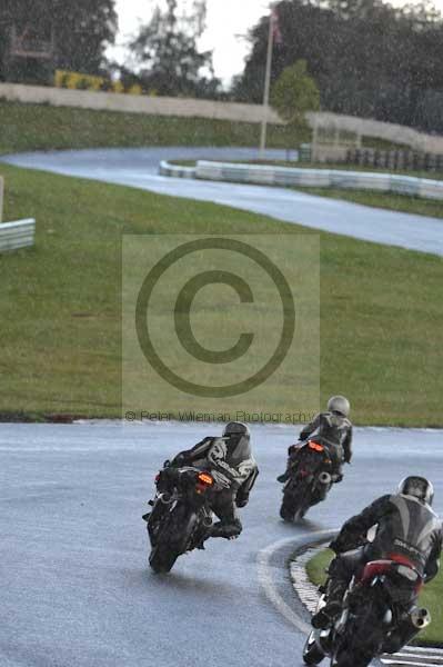 Mallory park Leicestershire;Mallory park photographs;Motorcycle action photographs;event digital images;eventdigitalimages;mallory park;no limits trackday;peter wileman photography;trackday;trackday digital images;trackday photos