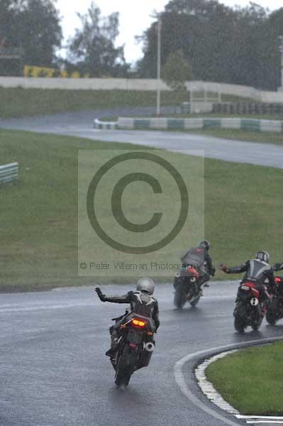 Mallory park Leicestershire;Mallory park photographs;Motorcycle action photographs;event digital images;eventdigitalimages;mallory park;no limits trackday;peter wileman photography;trackday;trackday digital images;trackday photos