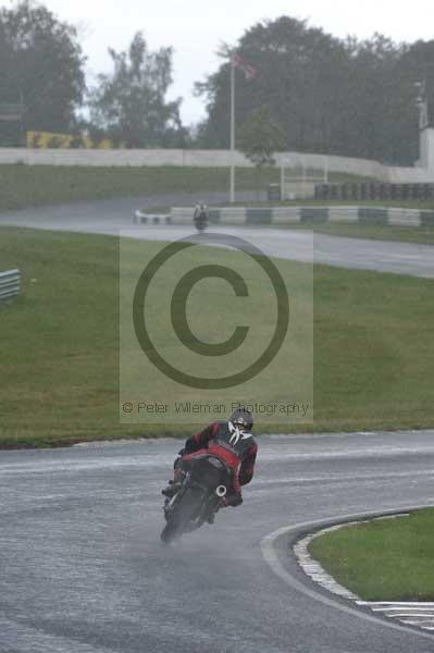 Mallory park Leicestershire;Mallory park photographs;Motorcycle action photographs;event digital images;eventdigitalimages;mallory park;no limits trackday;peter wileman photography;trackday;trackday digital images;trackday photos