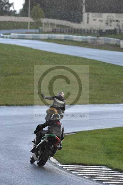 Mallory park Leicestershire;Mallory park photographs;Motorcycle action photographs;event digital images;eventdigitalimages;mallory park;no limits trackday;peter wileman photography;trackday;trackday digital images;trackday photos