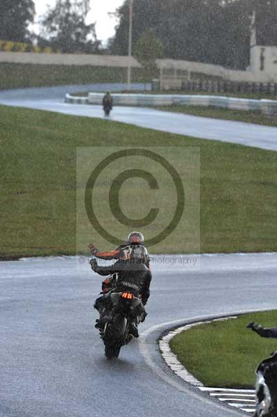 Mallory park Leicestershire;Mallory park photographs;Motorcycle action photographs;event digital images;eventdigitalimages;mallory park;no limits trackday;peter wileman photography;trackday;trackday digital images;trackday photos