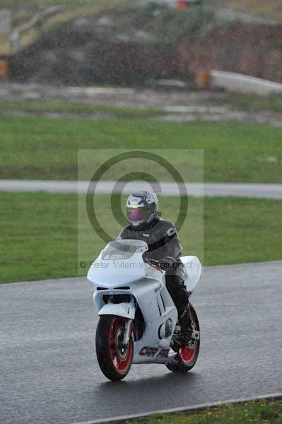 Mallory park Leicestershire;Mallory park photographs;Motorcycle action photographs;event digital images;eventdigitalimages;mallory park;no limits trackday;peter wileman photography;trackday;trackday digital images;trackday photos