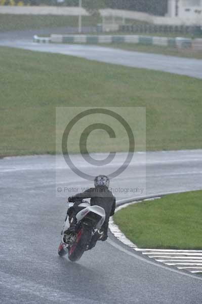 Mallory park Leicestershire;Mallory park photographs;Motorcycle action photographs;event digital images;eventdigitalimages;mallory park;no limits trackday;peter wileman photography;trackday;trackday digital images;trackday photos
