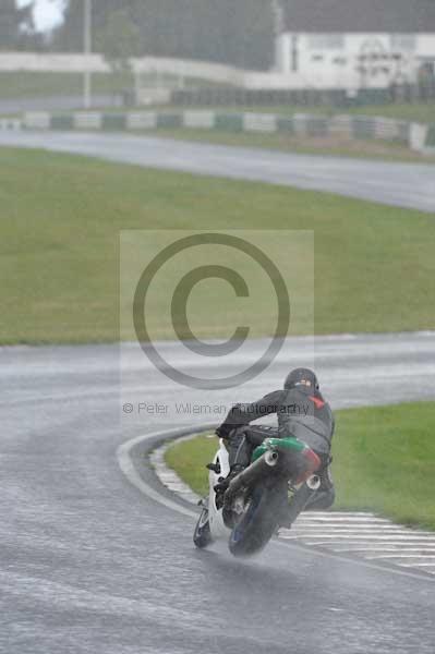Mallory park Leicestershire;Mallory park photographs;Motorcycle action photographs;event digital images;eventdigitalimages;mallory park;no limits trackday;peter wileman photography;trackday;trackday digital images;trackday photos