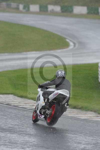 Mallory park Leicestershire;Mallory park photographs;Motorcycle action photographs;event digital images;eventdigitalimages;mallory park;no limits trackday;peter wileman photography;trackday;trackday digital images;trackday photos