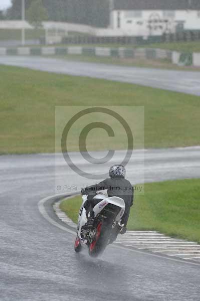Mallory park Leicestershire;Mallory park photographs;Motorcycle action photographs;event digital images;eventdigitalimages;mallory park;no limits trackday;peter wileman photography;trackday;trackday digital images;trackday photos