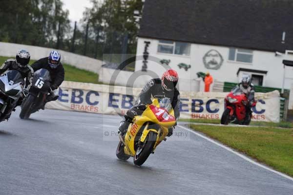 Mallory park Leicestershire;Mallory park photographs;Motorcycle action photographs;event digital images;eventdigitalimages;mallory park;no limits trackday;peter wileman photography;trackday;trackday digital images;trackday photos